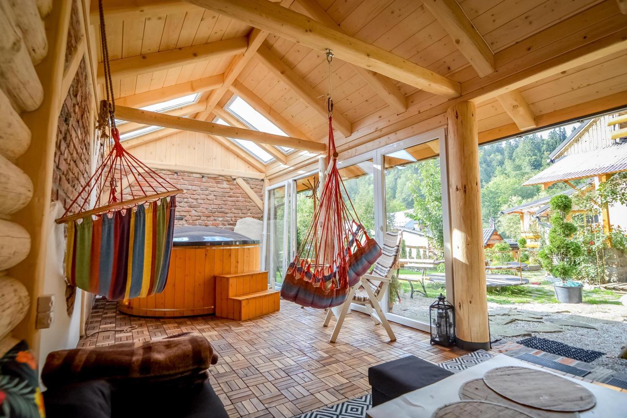 Ciukrowa Chatka Sauna & Jacuzzi ポロニン エクステリア 写真